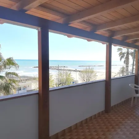 Beach Home - Fronte Mare Con Terrazza E Parcheggio