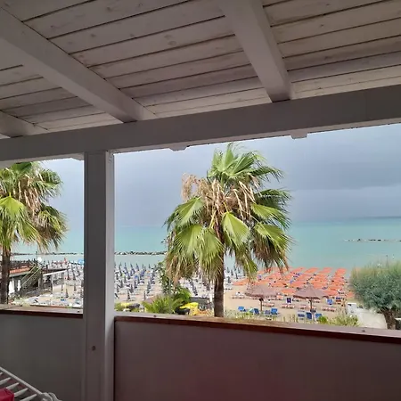 - Fronte Mare Con Terrazza E Parcheggio Apartment *